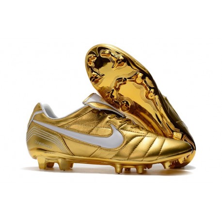 r10 soccer cleats